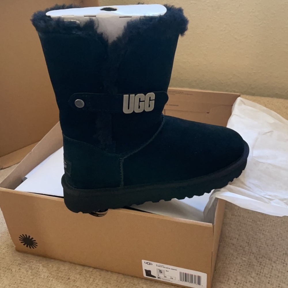 UGG Boot - Bailey W/ metal plate